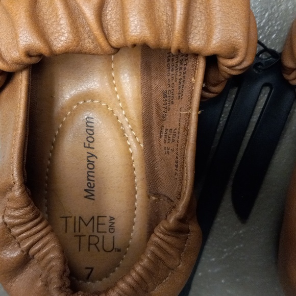 Time and Tru memory foam Cognac Flats - Picture 4 of 7